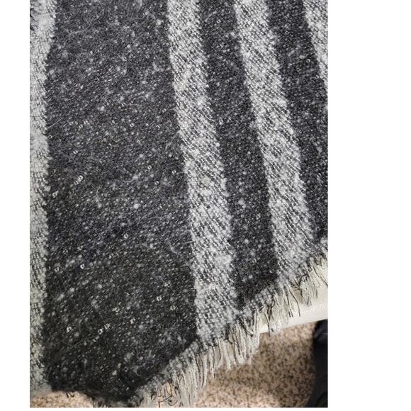 Marcus Adler New York Scarf/Shawl Sequined Black/Gray Fringed Cozy Winter Warm - Picture 7 of 9